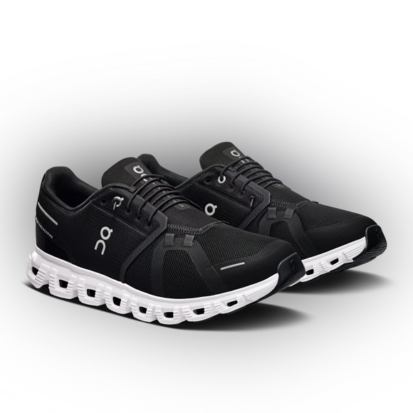 On Cloud 6 running shoes in black and whiteMen’s size 14